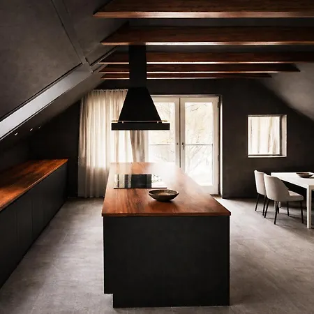 4seasons - Crimson Autumn Ensuites