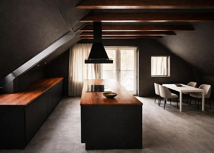 4seasons - Crimson Autumn Ensuites